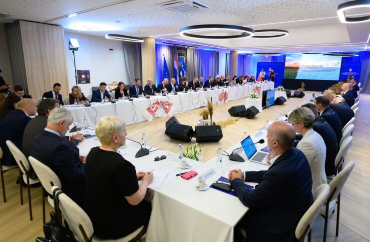 U Đakovu održana prva sjednica Vijeća za regionalni razvoj – uručen Sporazum Regionalnom koordinatoru SMŽ
